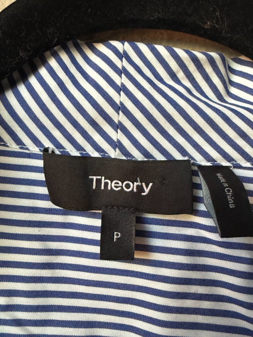 Theory Weekender Tie Neck Top in Franklin Stripe Size P - Picture 4 of 5